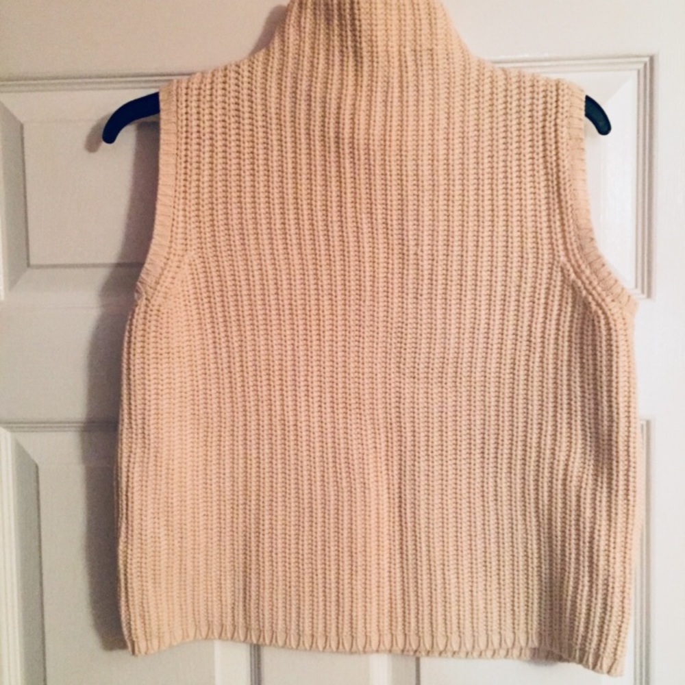 Cute crop sleeveless sweater